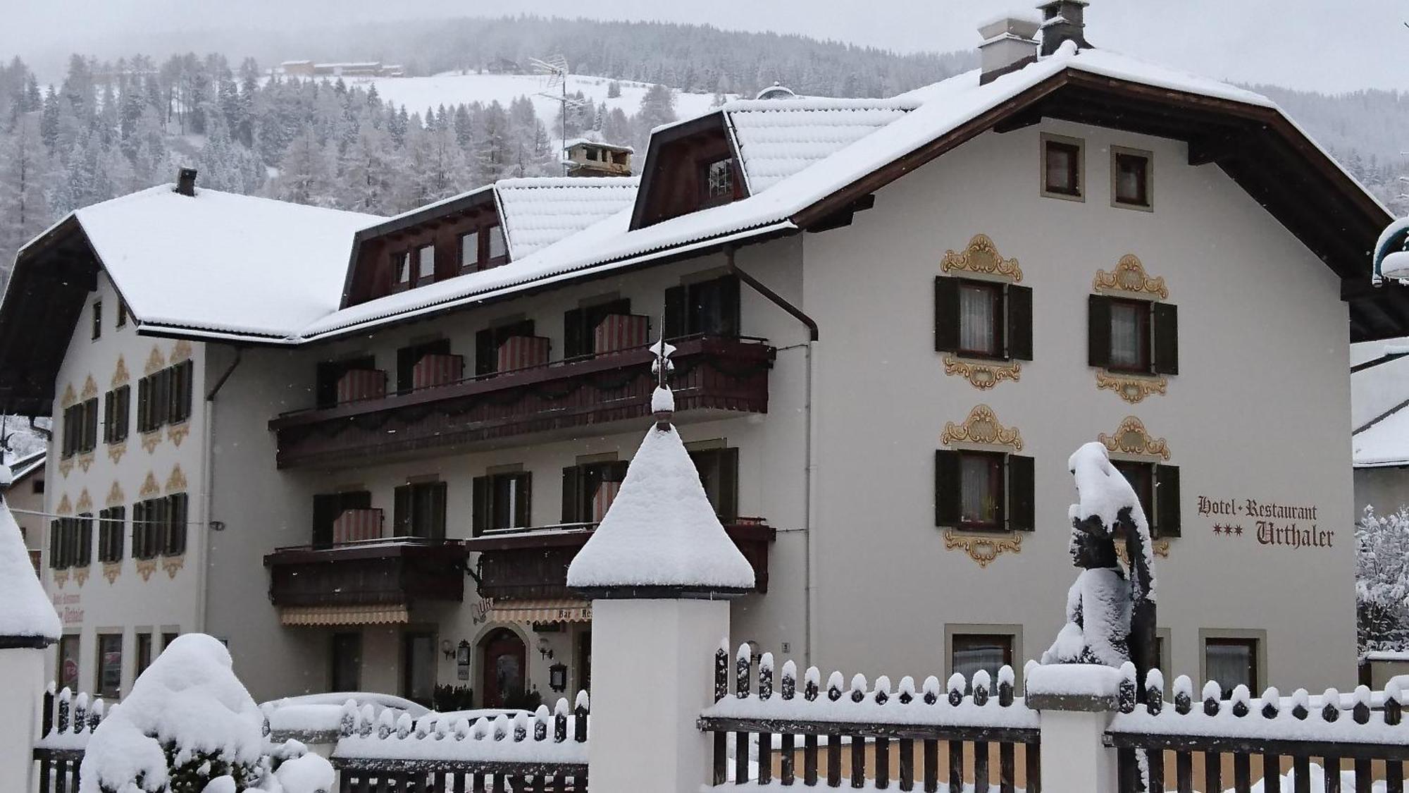 Hotel Urthaler Dobbiaco Exterior foto